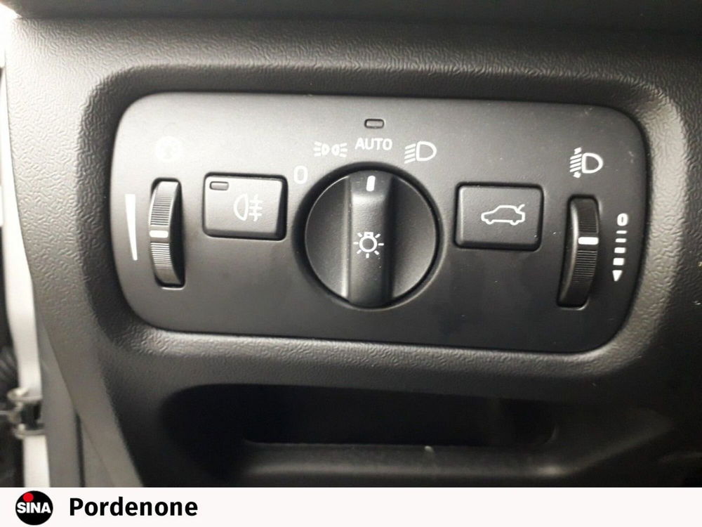 Volvo V40 Cross Country usata a Pordenone (15)