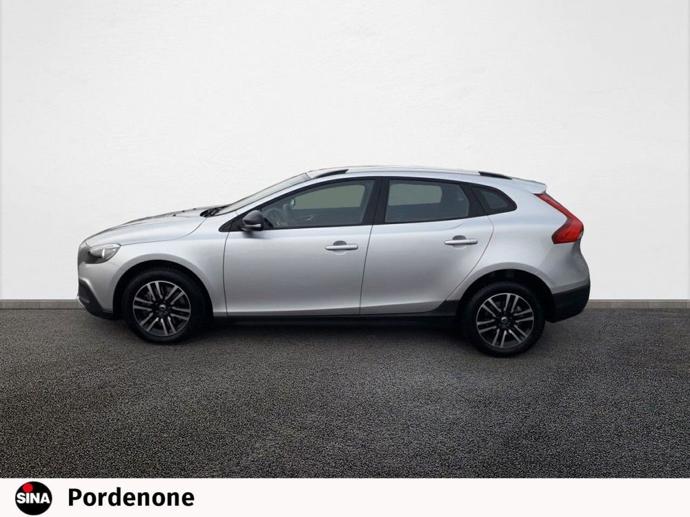 Volvo V40 Cross Country D2  del 2017 usata a Pordenone (4)