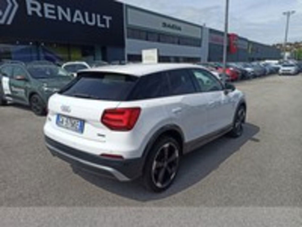 Audi Q2 Q2 35 2.0 tdi Identity Black s-tronic del 2020 usata a Pordenone (5)