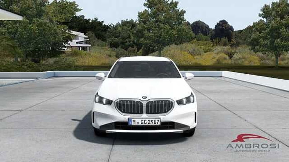 BMW Serie 5 Touring nuova a Viterbo (4)