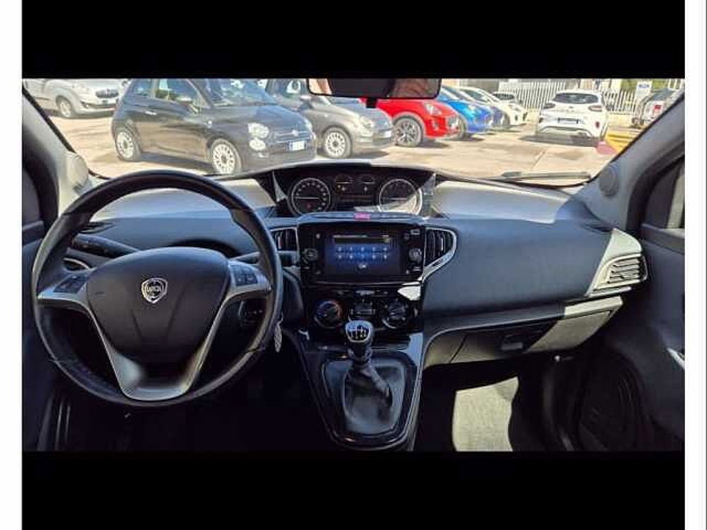 Lancia Ypsilon usata a Perugia (10)