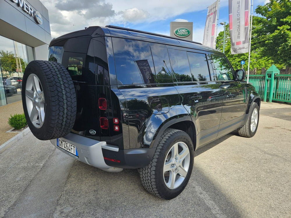 Land Rover Defender 110 3.0D I6 200 CV AWD Auto SE  del 2023 usata a Avezzano (3)