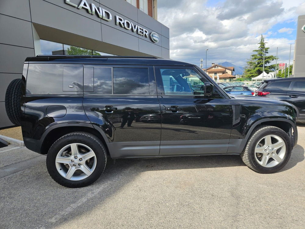 Land Rover Defender 110 3.0D I6 200 CV AWD Auto SE  del 2023 usata a Avezzano (5)