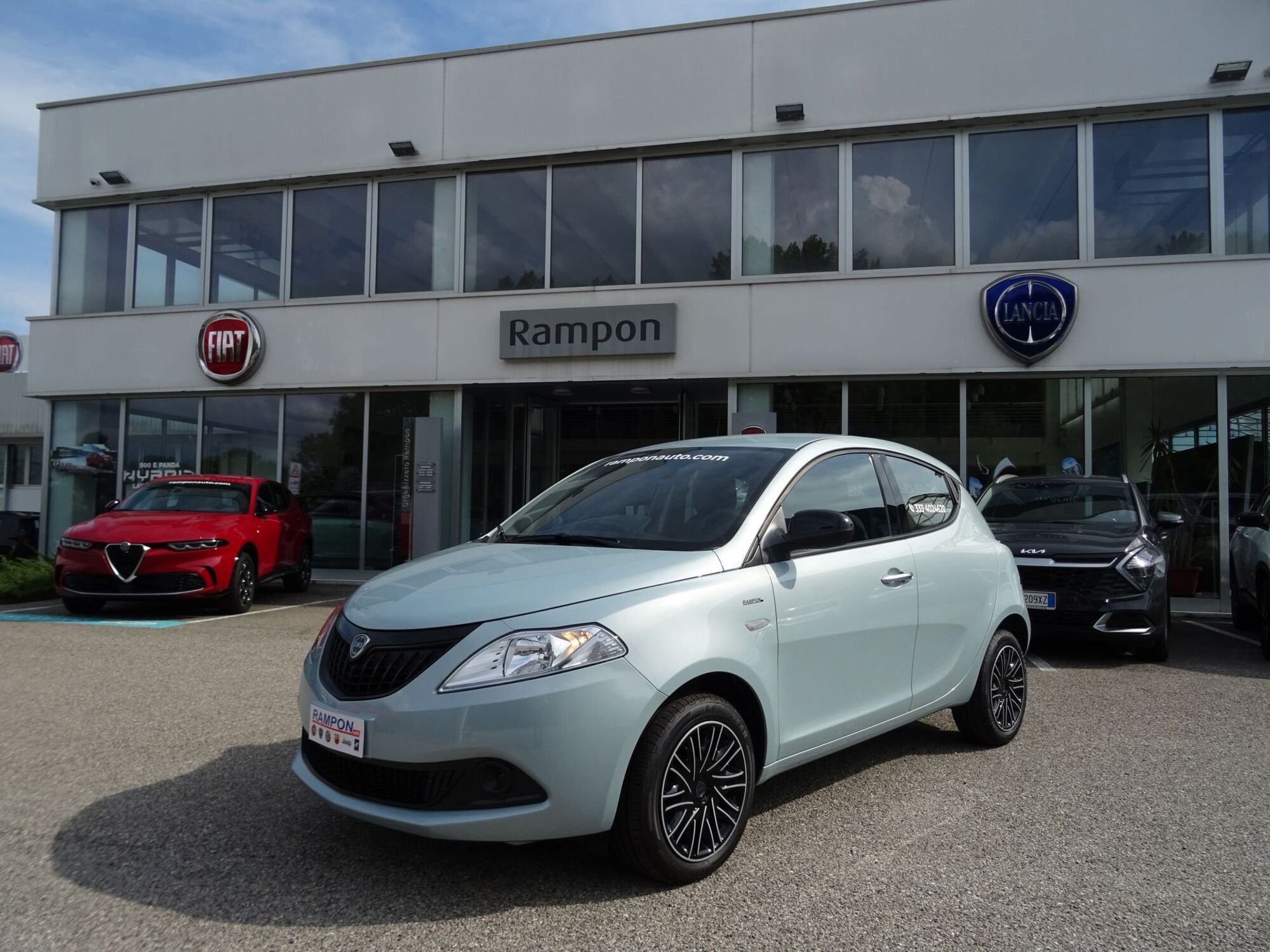 Lancia Ypsilon 1.0 FireFly 5 porte S&amp;S Hybrid Ecochic Gold  nuova a San Dona&#039; Di Piave