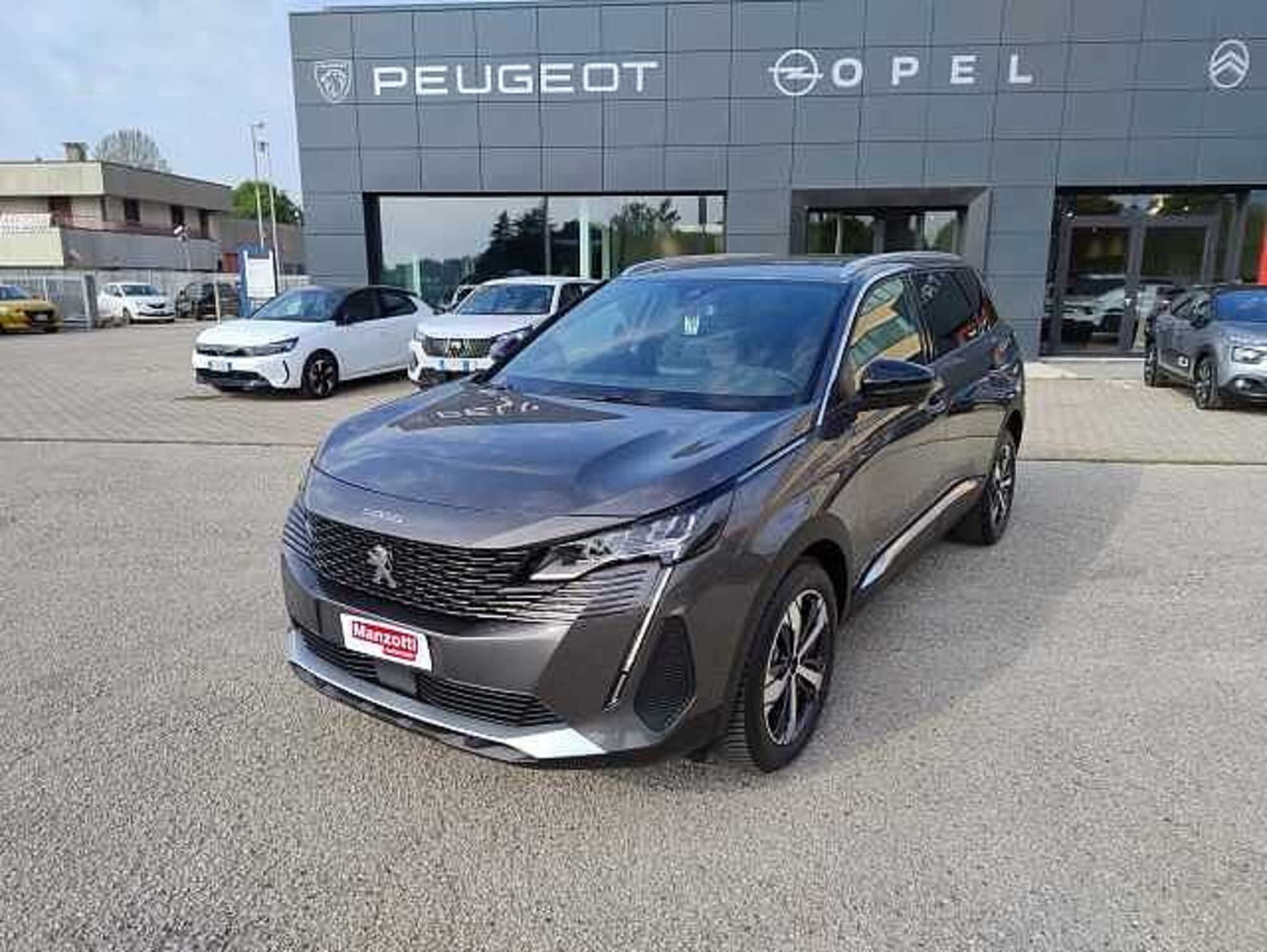 Peugeot 5008 1.5 bluehdi Allure Pack s&amp;s 130cv eat8 nuova a Castelfranco Veneto