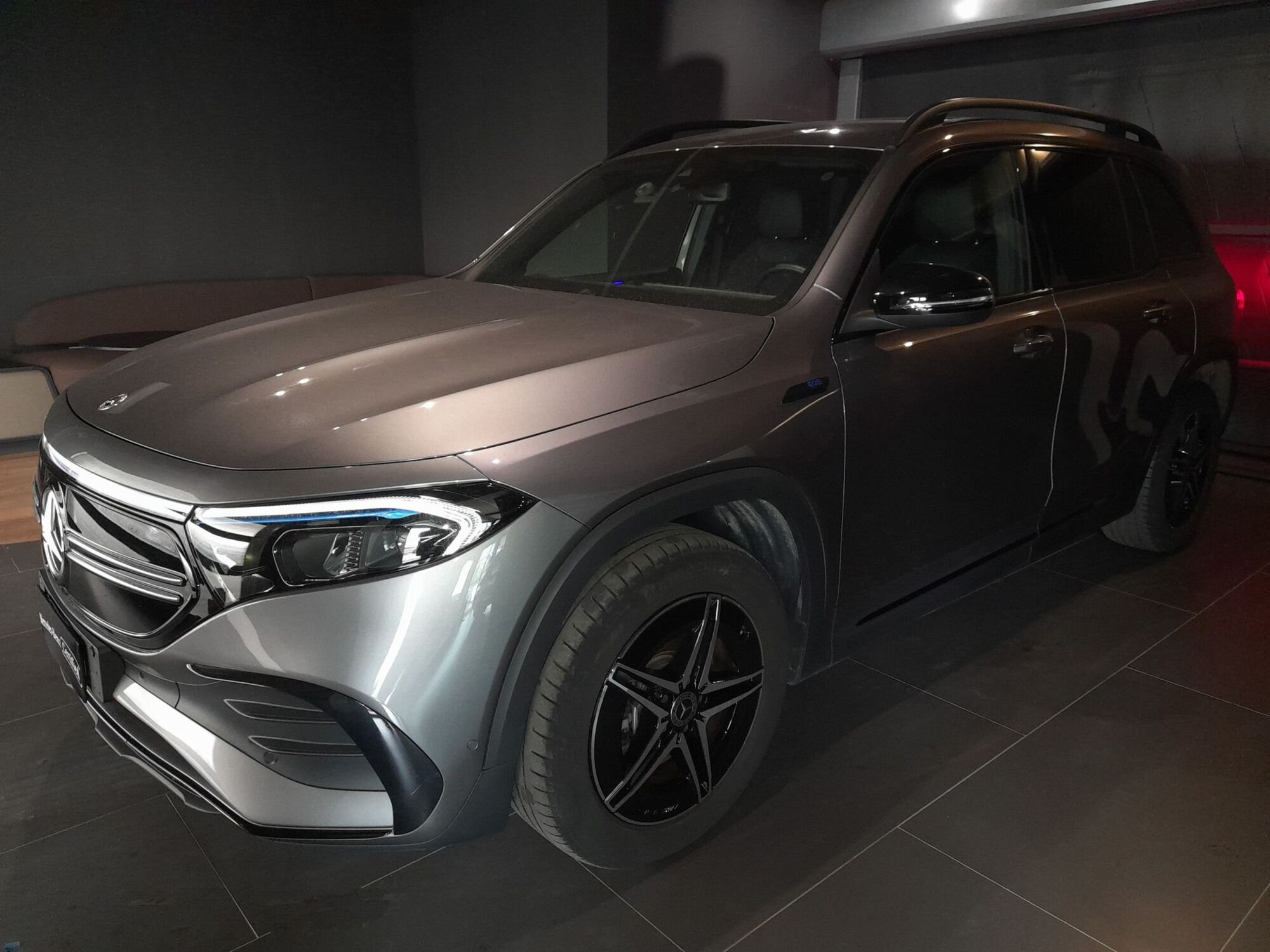 Mercedes-Benz EQB 250 Premium Plus del 2023 usata a Pozzuoli