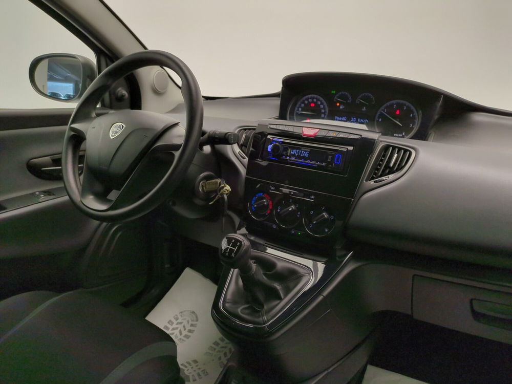 Lancia Ypsilon usata a Avellino (20)