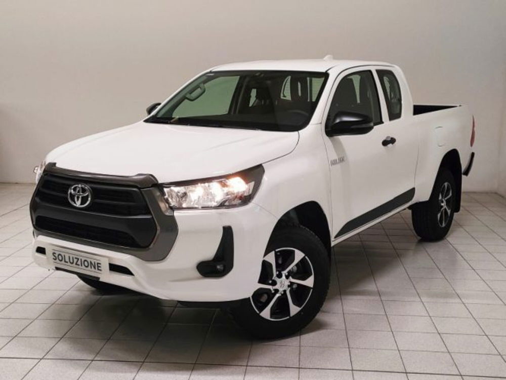 Toyota Hilux nuova a Novara