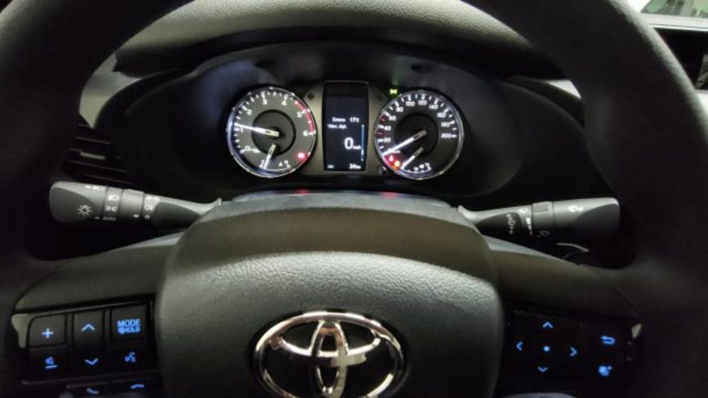 Toyota Hilux nuova a Novara (19)