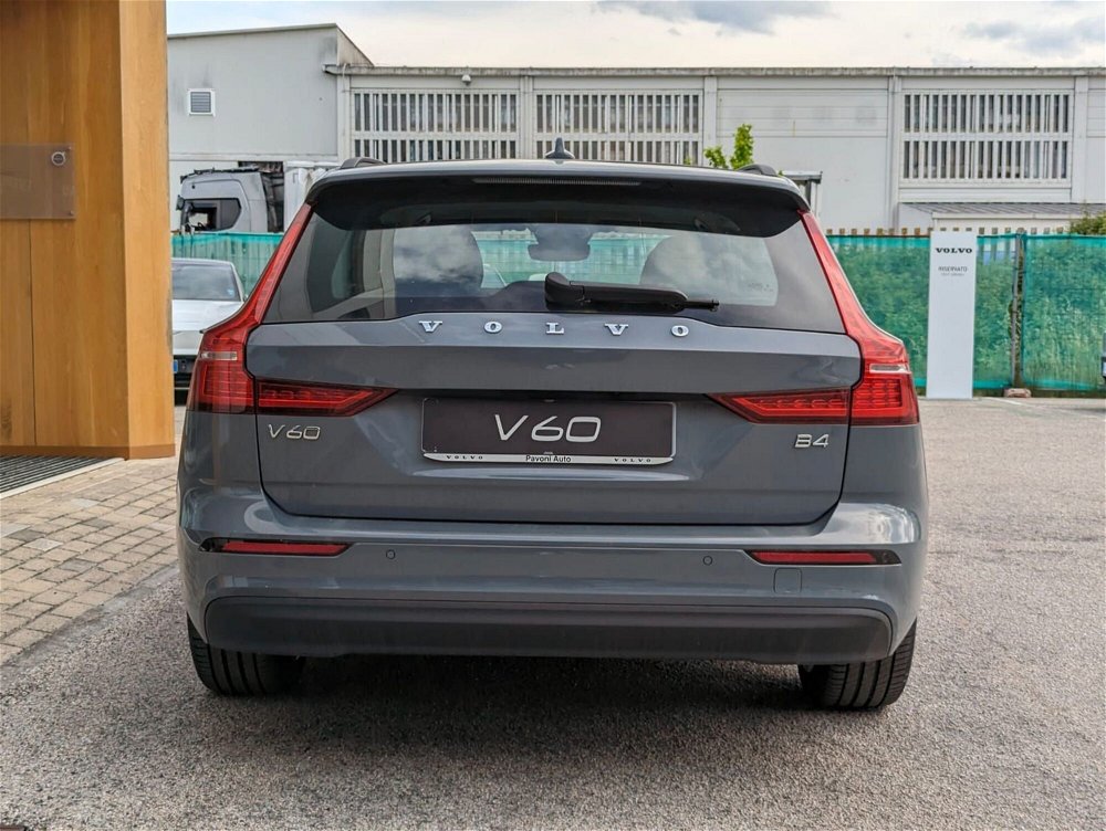 Volvo V60 B4 automatico Core  nuova a Pescara (3)