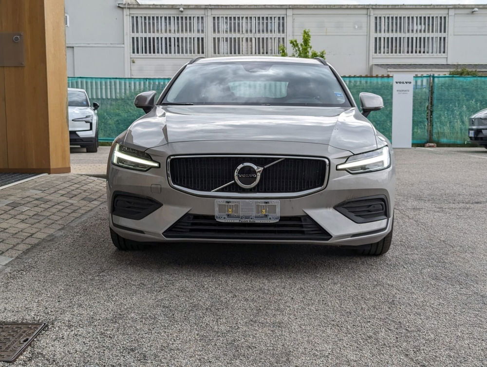 Volvo V60 B4 automatico Core  nuova a Pescara