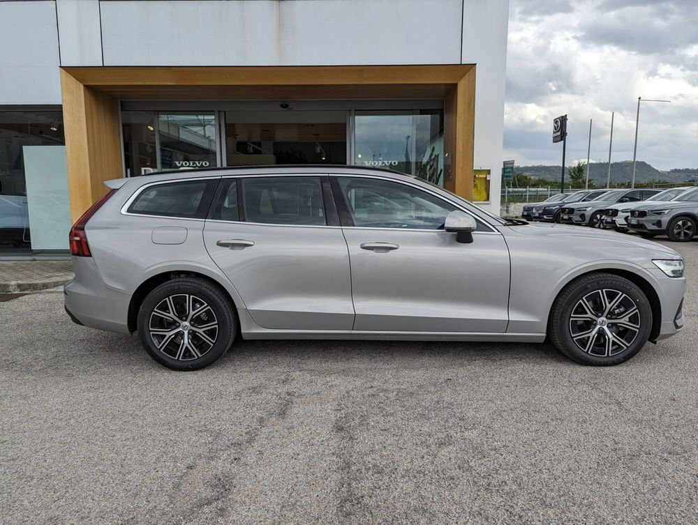 Volvo V60 nuova a Pescara (6)