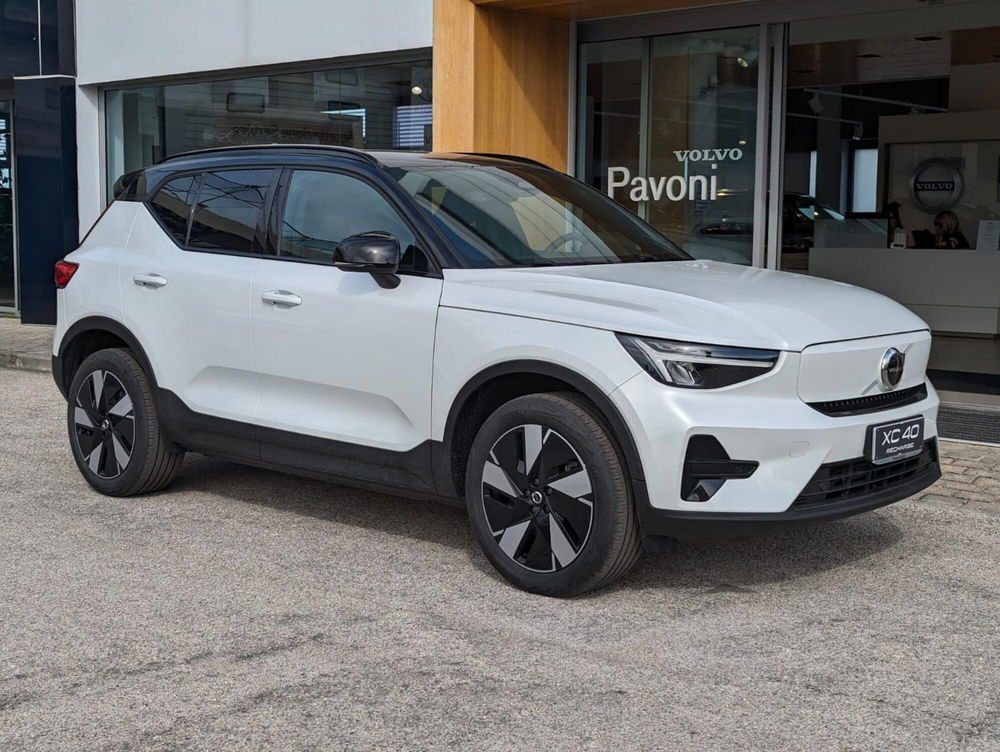 Volvo XC40 nuova a Pescara (6)