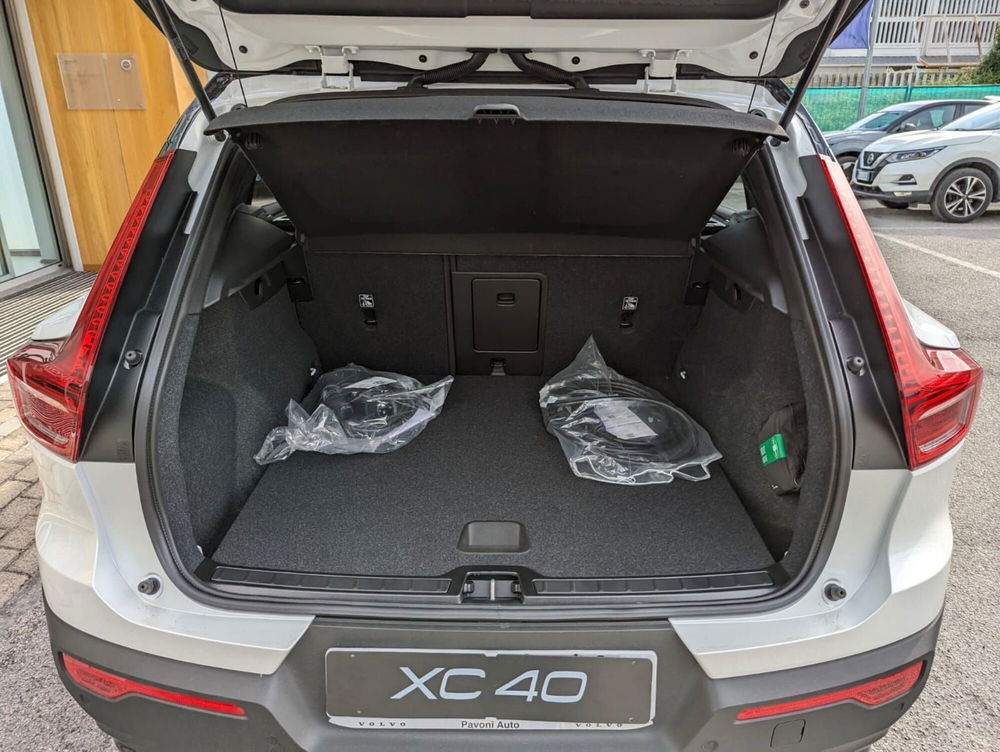 Volvo XC40 nuova a Pescara (7)