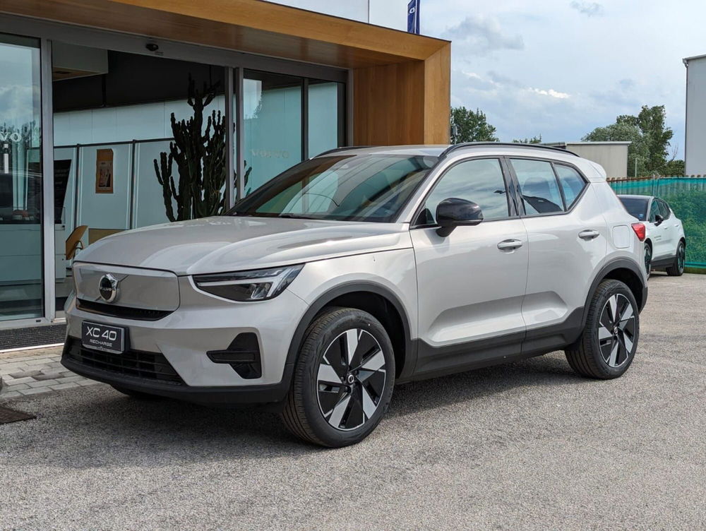 Volvo XC40 nuova a Pescara (6)