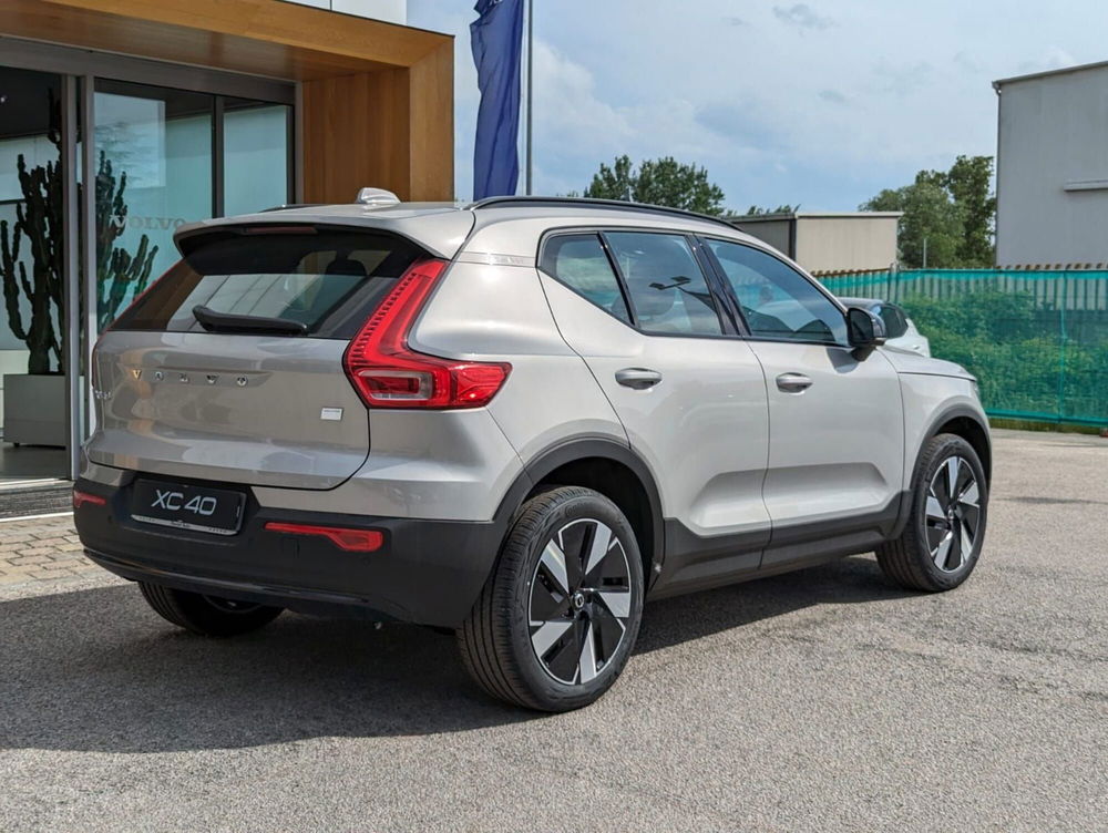 Volvo XC40 nuova a Pescara (7)