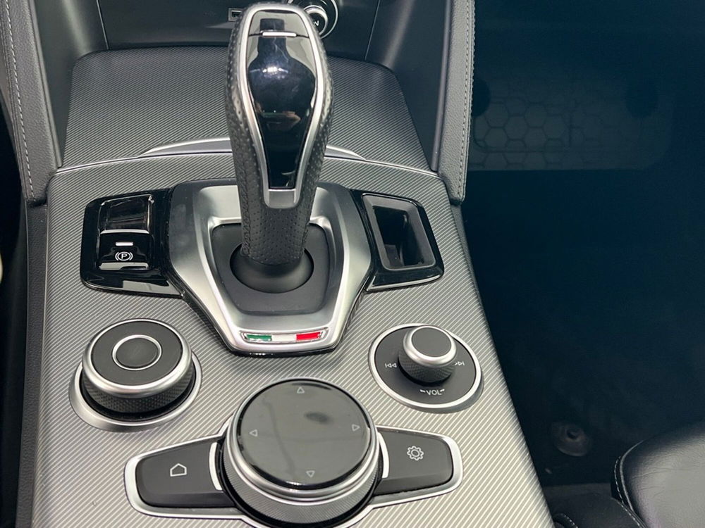 Alfa Romeo Stelvio usata a Pescara (17)