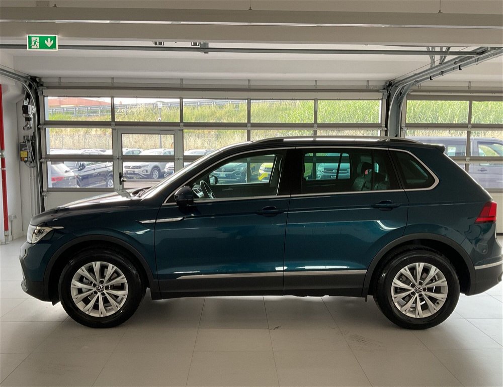 Volkswagen Tiguan 1.5 TSI ACT Life del 2021 usata a Salerno (5)
