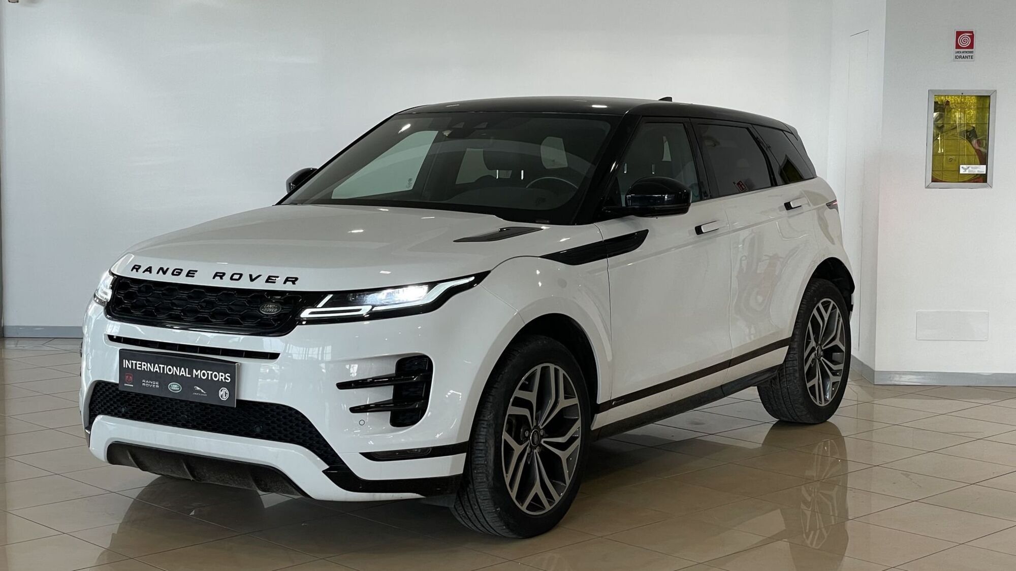 Land Rover Range Rover Evoque 2.0D I4-L.Flw 150 CV AWD Auto R-Dynamic del 2020 usata a Arezzo