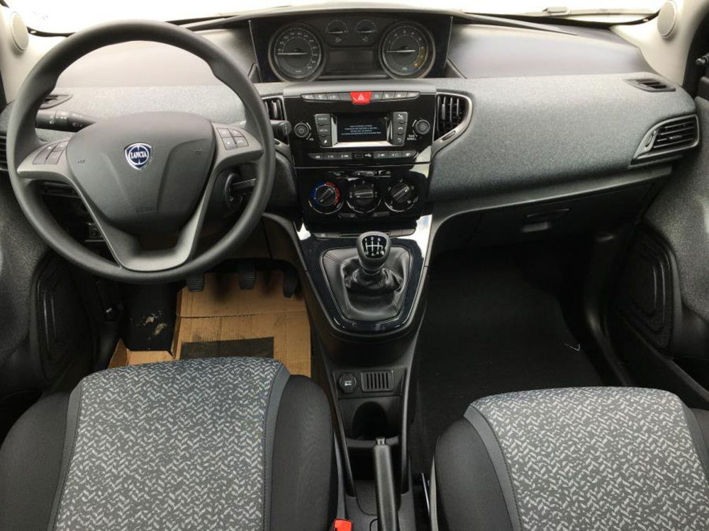 Lancia Ypsilon nuova a Cuneo (7)