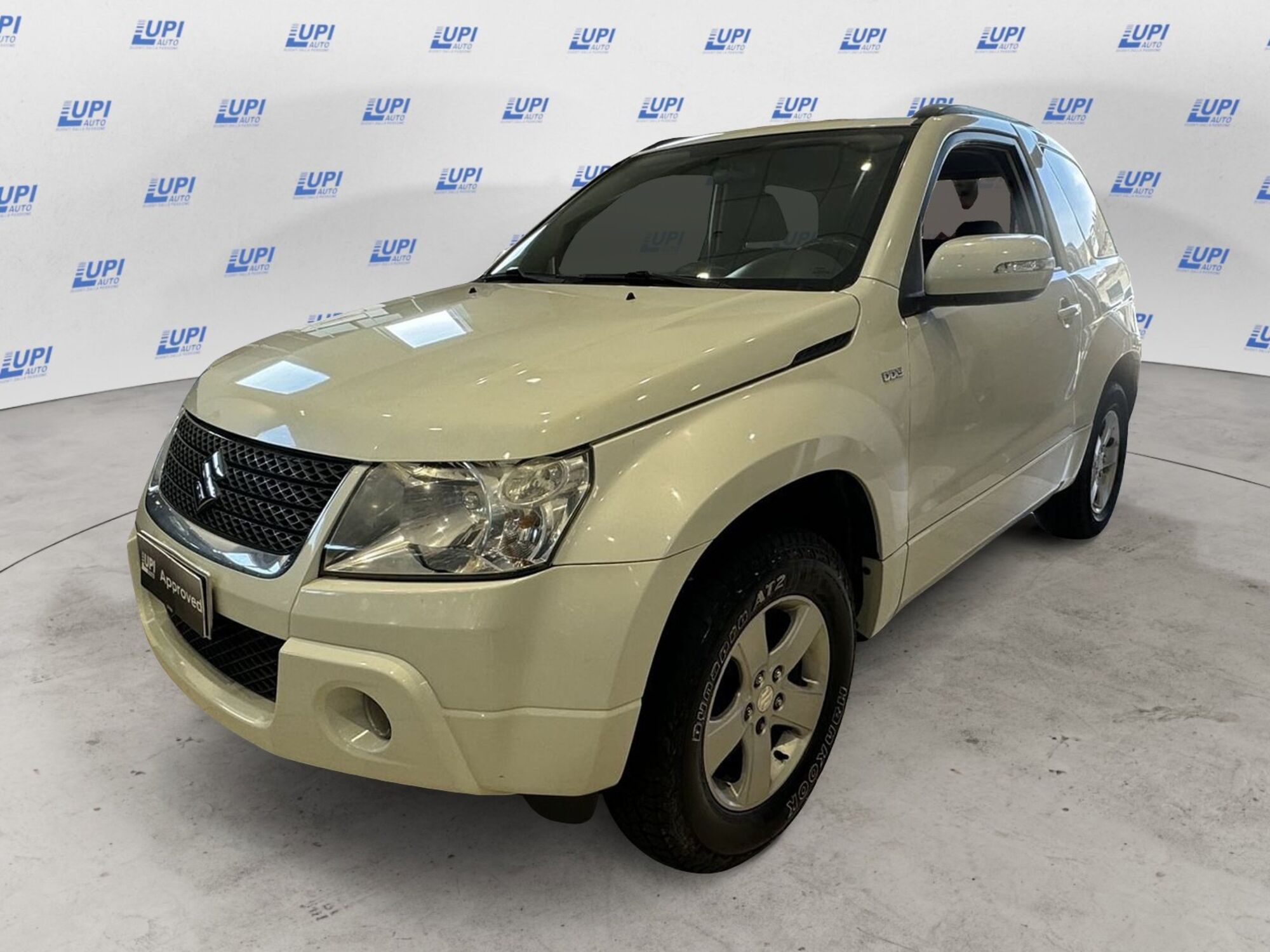 Suzuki Grand Vitara 1.9 DDiS 3 porte Offroad del 2012 usata a Prato