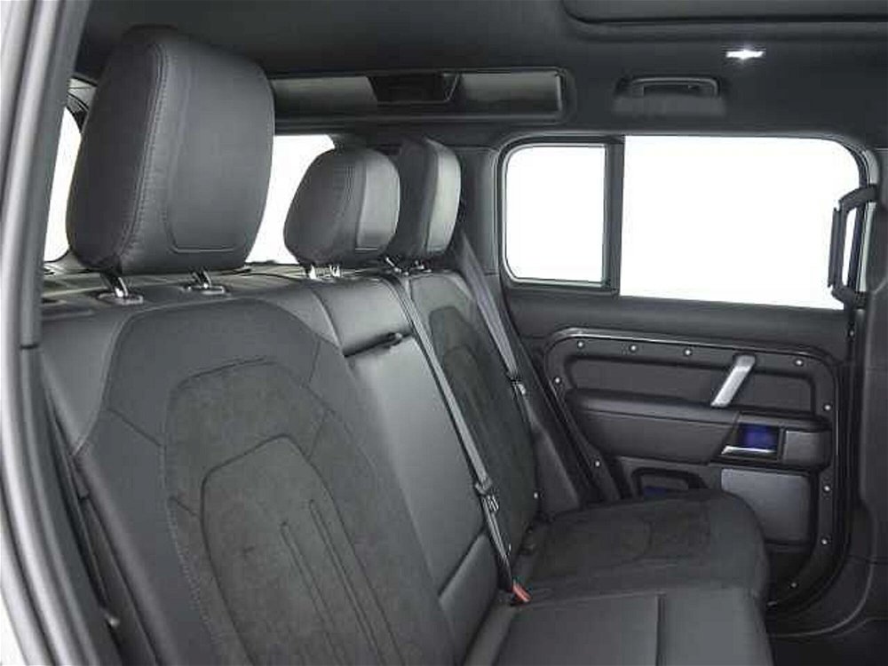 Land Rover Defender 110 5.0 V8 awd 525cv auto del 2023 usata a Corciano (5)