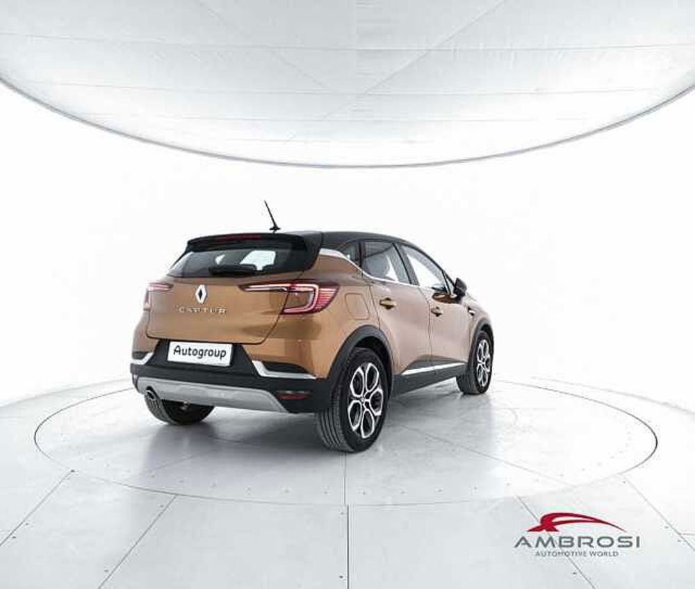 Renault Captur TCe 155 CV EDC FAP Intens  del 2020 usata a Corciano (3)