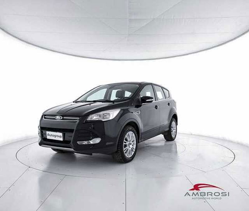 Ford Kuga 2.0 TDCI 140 CV 4WD Titanium del 2014 usata a Viterbo