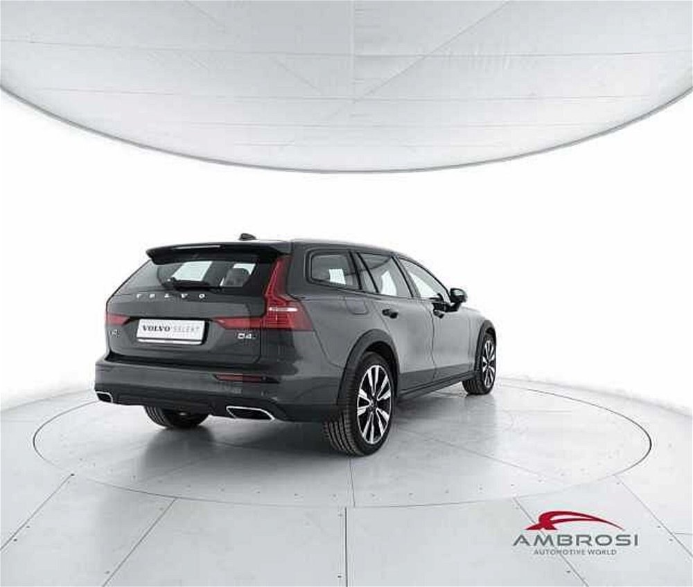 Volvo V60 Cross Country D4 AWD Geartronic Pro  del 2019 usata a Viterbo (3)