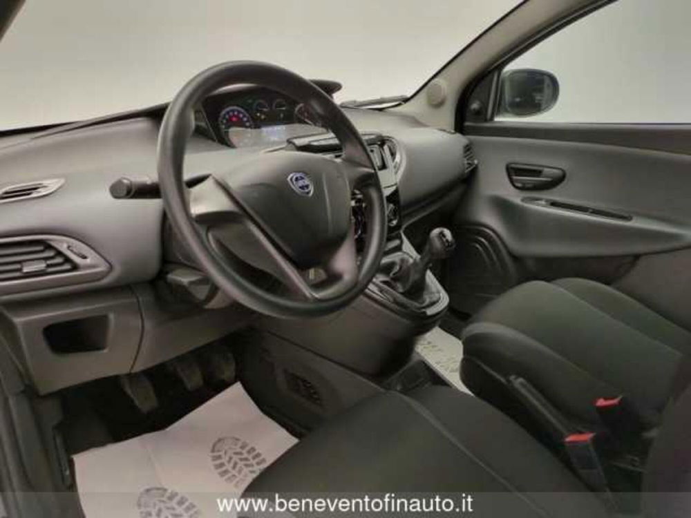 Lancia Ypsilon usata a Avellino (11)