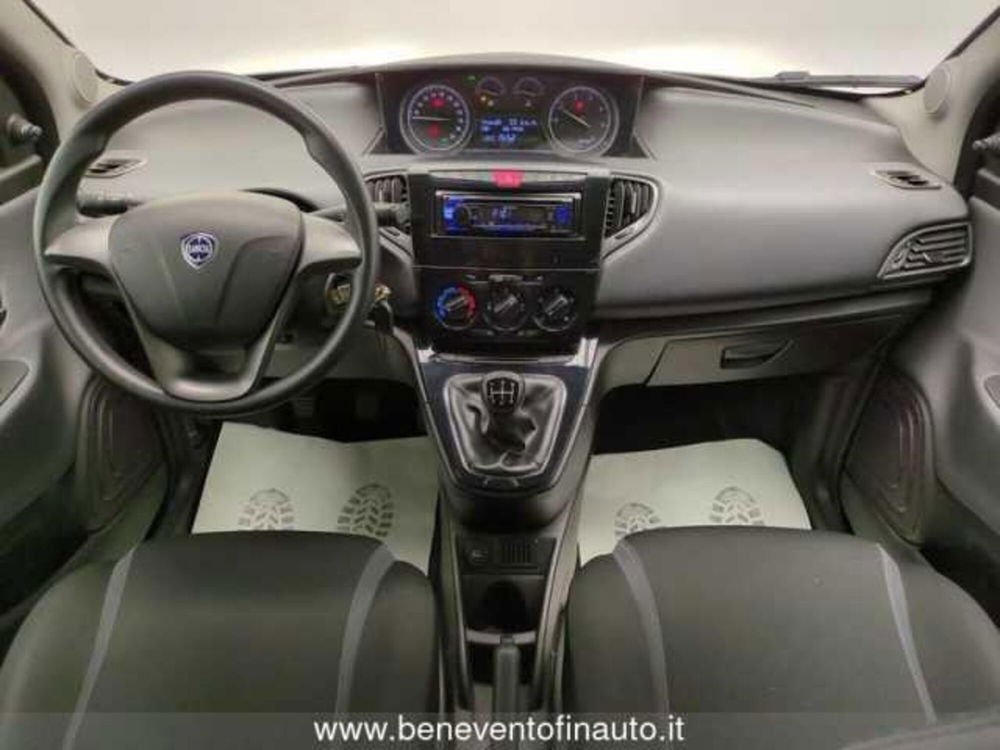 Lancia Ypsilon usata a Avellino (17)