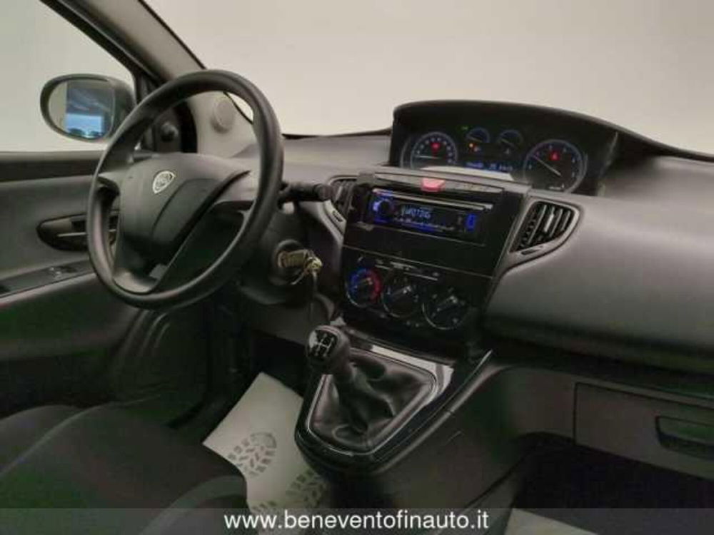 Lancia Ypsilon usata a Avellino (20)