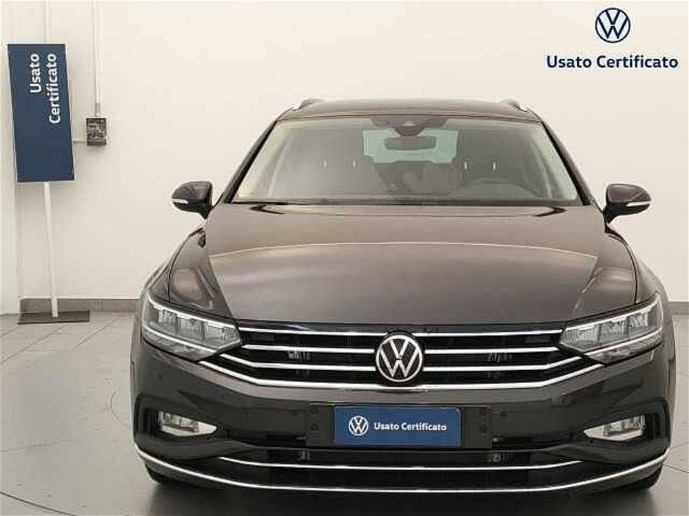 Volkswagen Passat Variant 2.0 TDI SCR EVO DSG Executive nuova a Busto Arsizio (2)