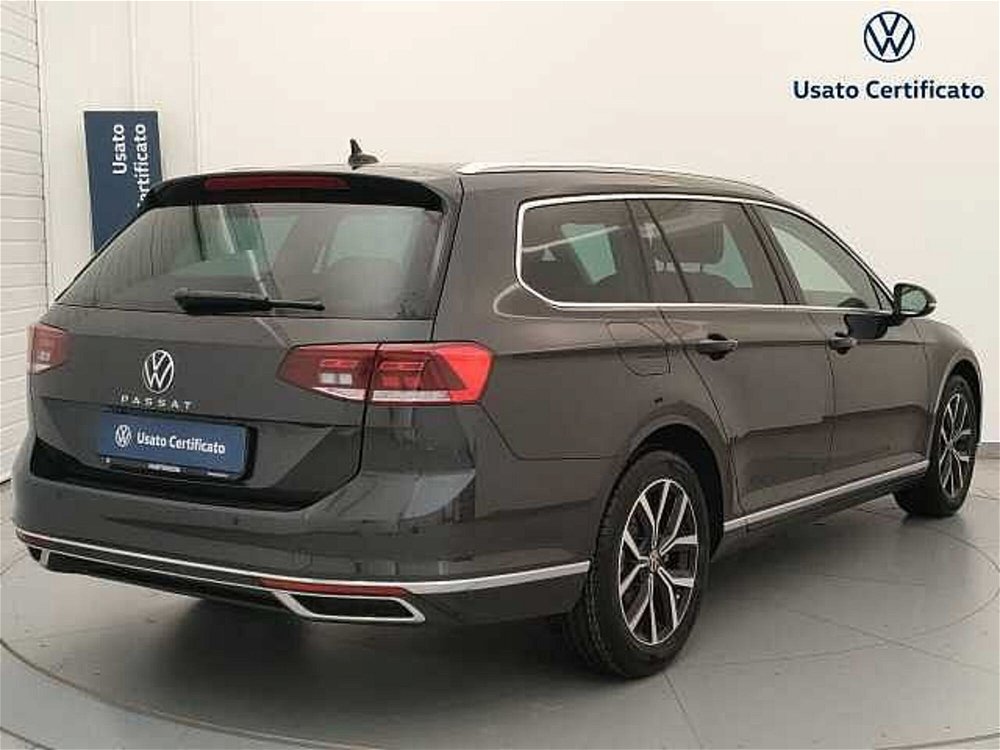 Volkswagen Passat Variant 2.0 TDI SCR EVO DSG Executive nuova a Busto Arsizio (5)