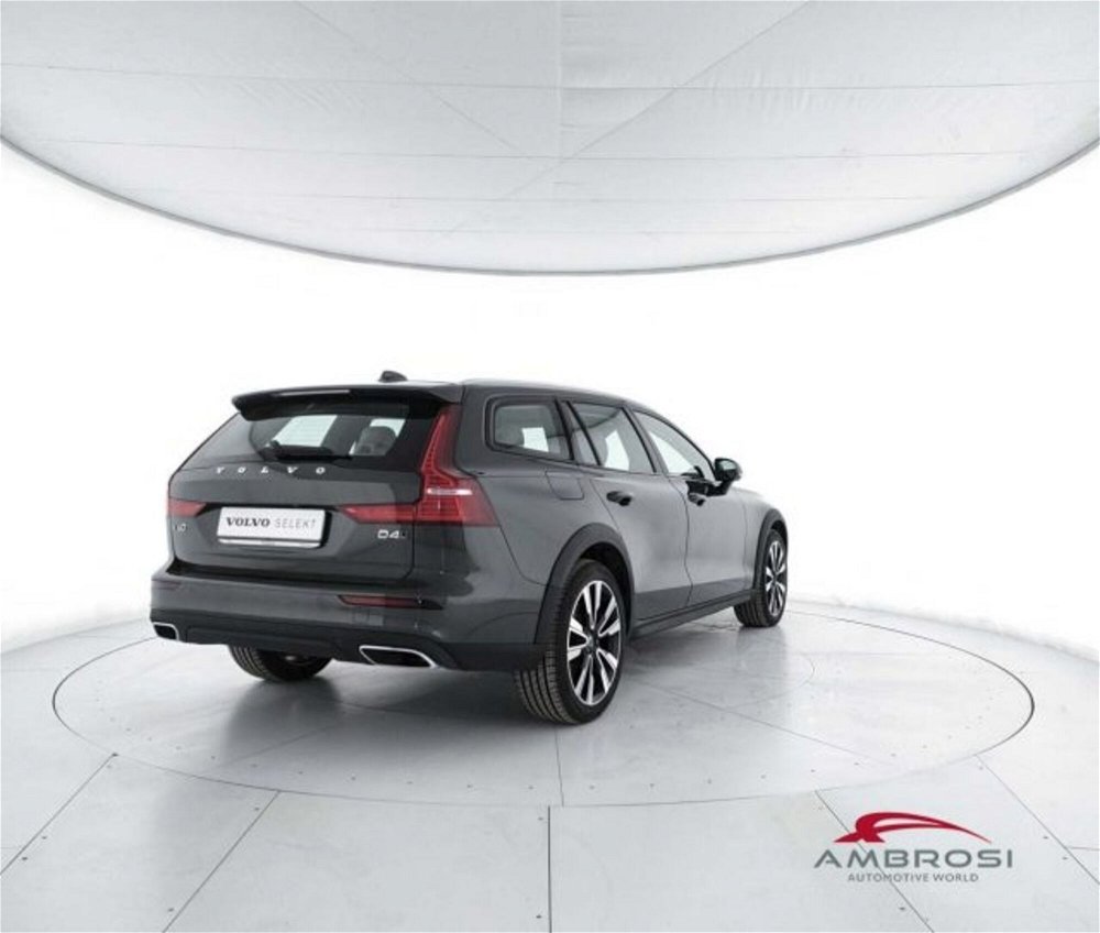 Volvo V60 Cross Country D4 AWD Geartronic Pro  del 2019 usata a Corciano (3)