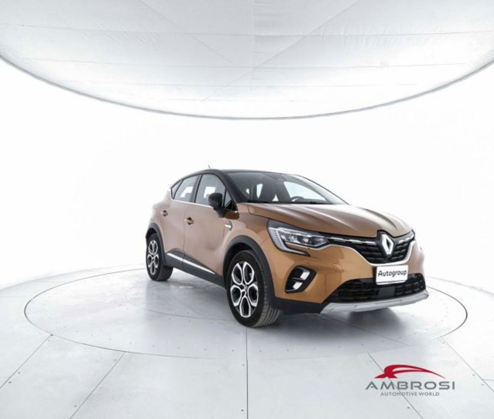 Renault Captur TCe 155 CV EDC FAP Intens  del 2020 usata a Corciano (2)