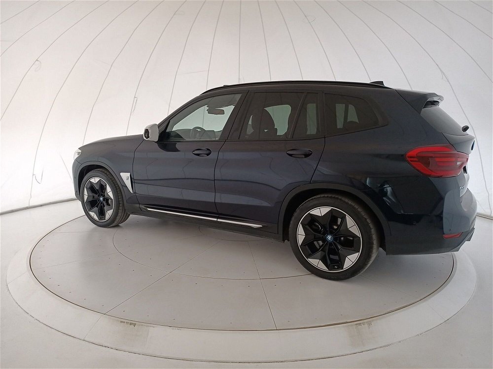 BMW iX3 iX3 Impressive del 2021 usata a Bari (3)