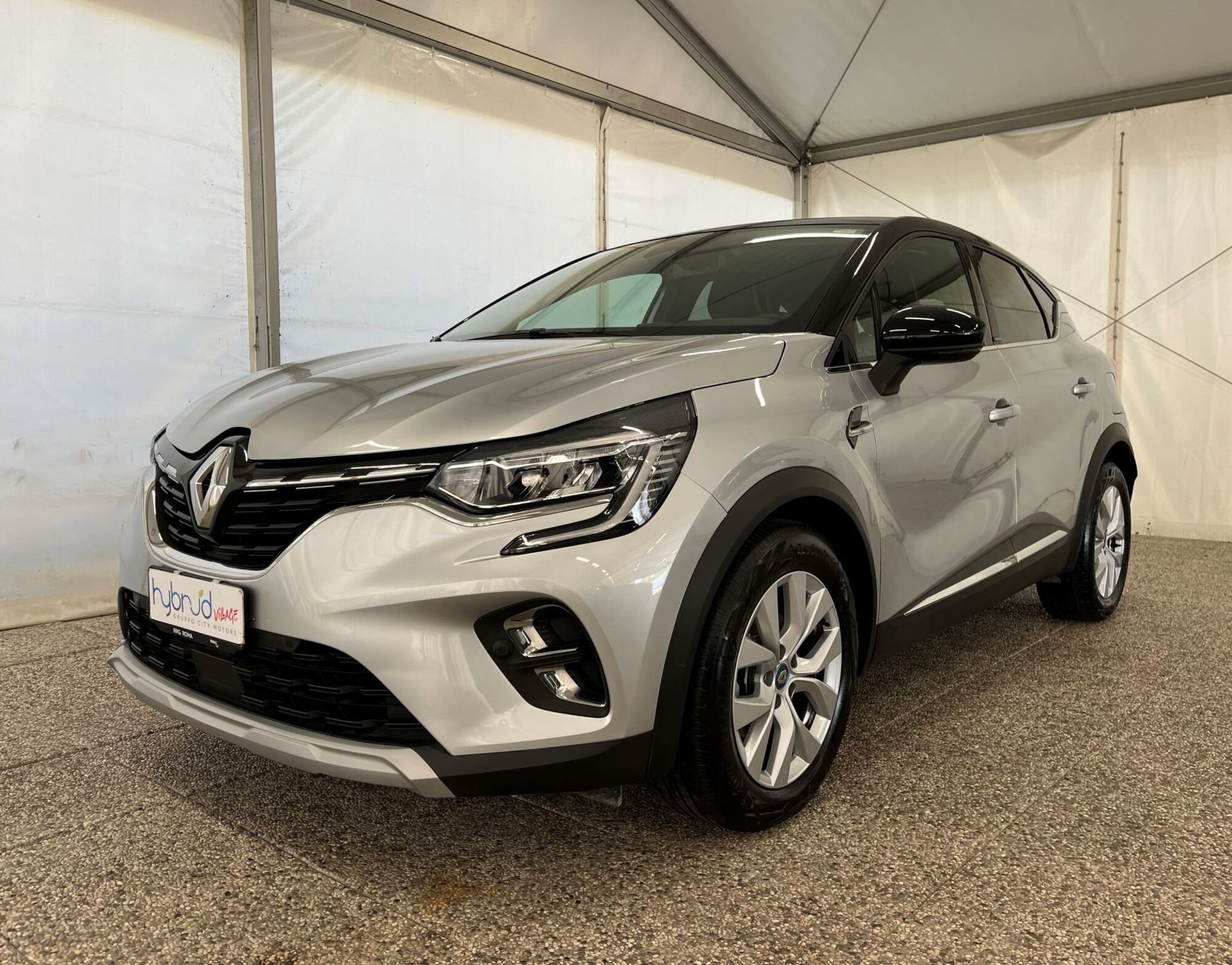 Renault Captur Plug-in Hybrid E-Tech 160 CV Intens  del 2021 usata a Verano Brianza