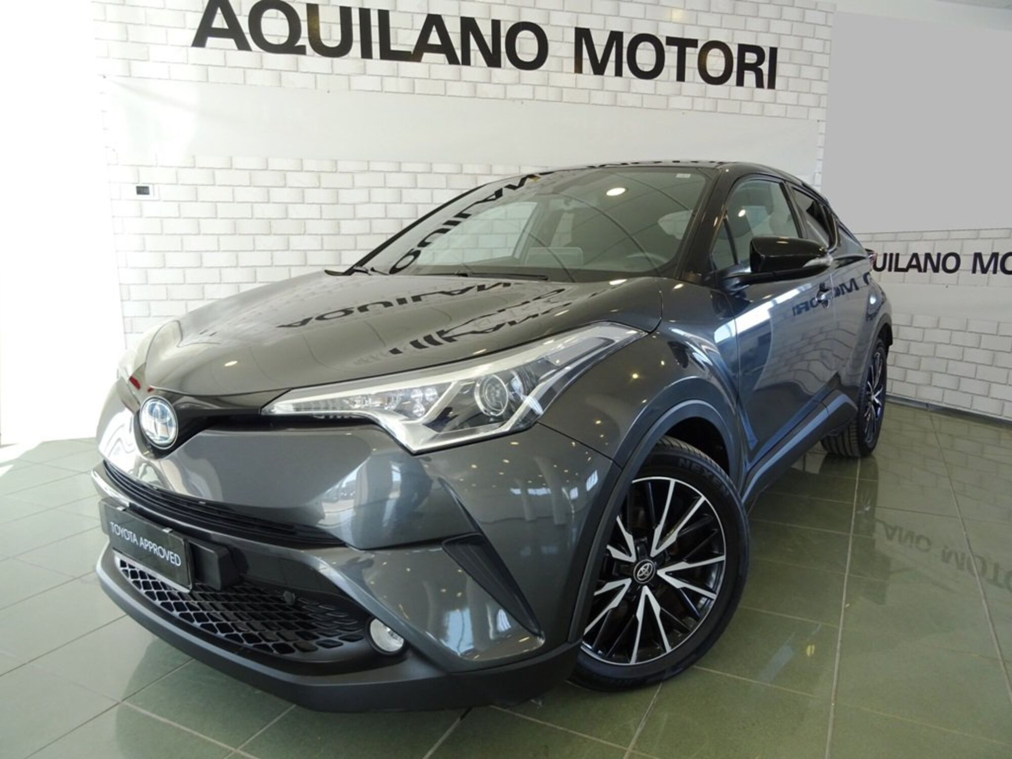 Toyota Toyota C-HR 1.8 Hybrid E-CVT Trend  del 2017 usata a San Severo