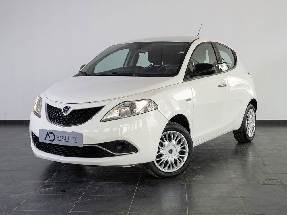 Lancia Ypsilon usata a Foggia