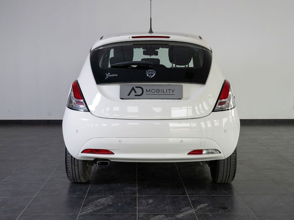 Lancia Ypsilon 0.9 TwinAir 85 CV 5 porte S&S Silver  del 2011 usata a San Severo (3)