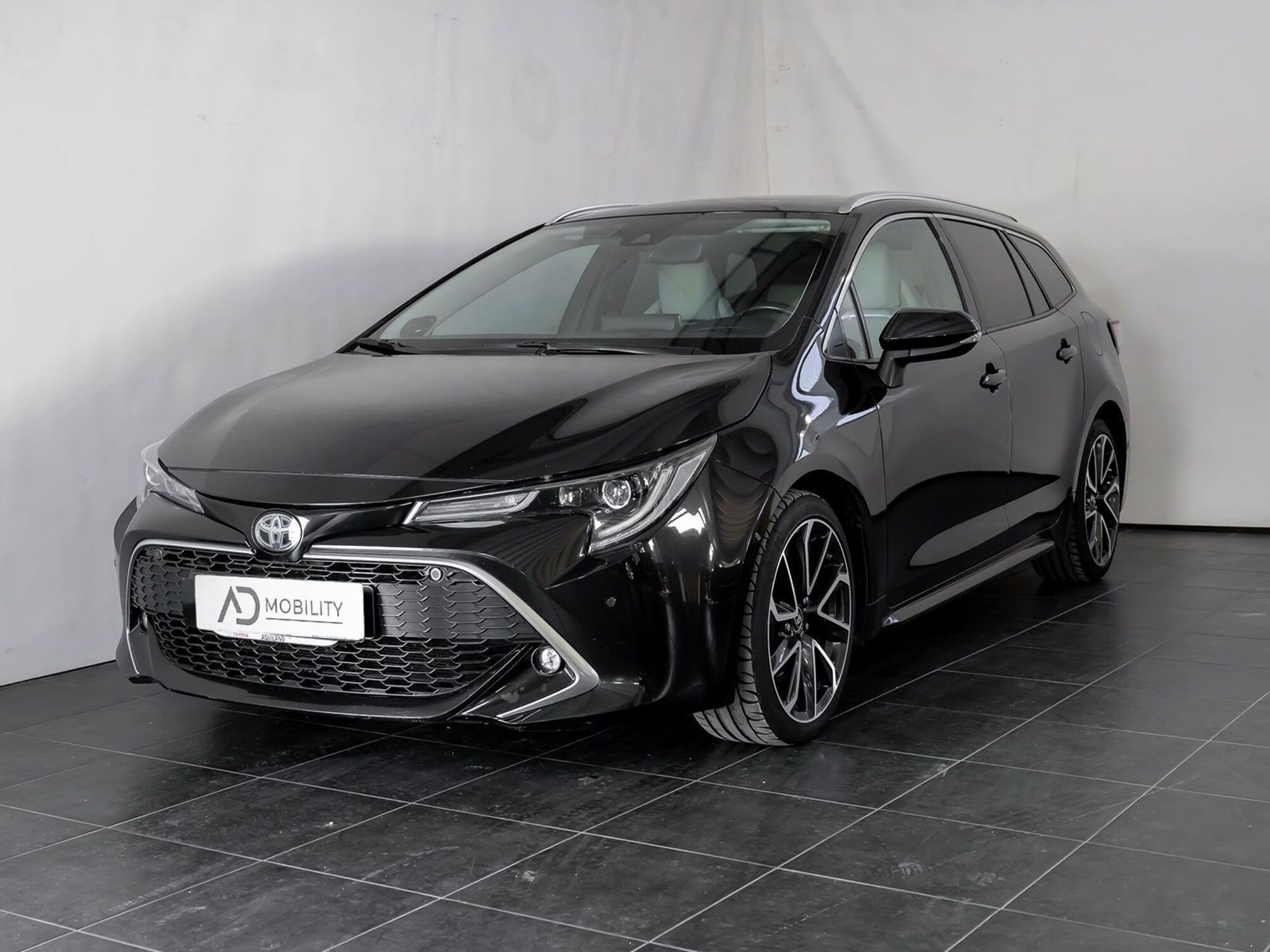 Toyota Corolla Touring Sports 2.0 Hybrid Lounge  del 2019 usata a San Severo