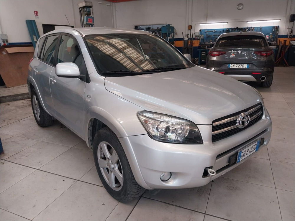 Toyota Rav4 D-4D 177 CV Sol Plus del 2007 usata a Terranuova Bracciolini (2)