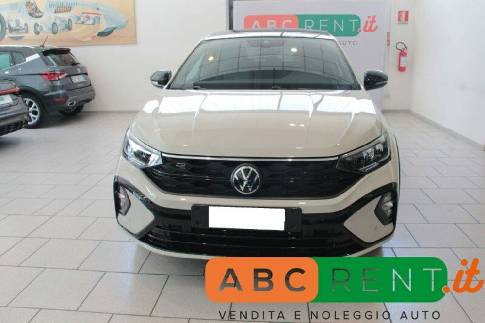 Volkswagen Taigo 1.0 TSI 110 CV DSG R-Line nuova a Sesto San Giovanni (2)