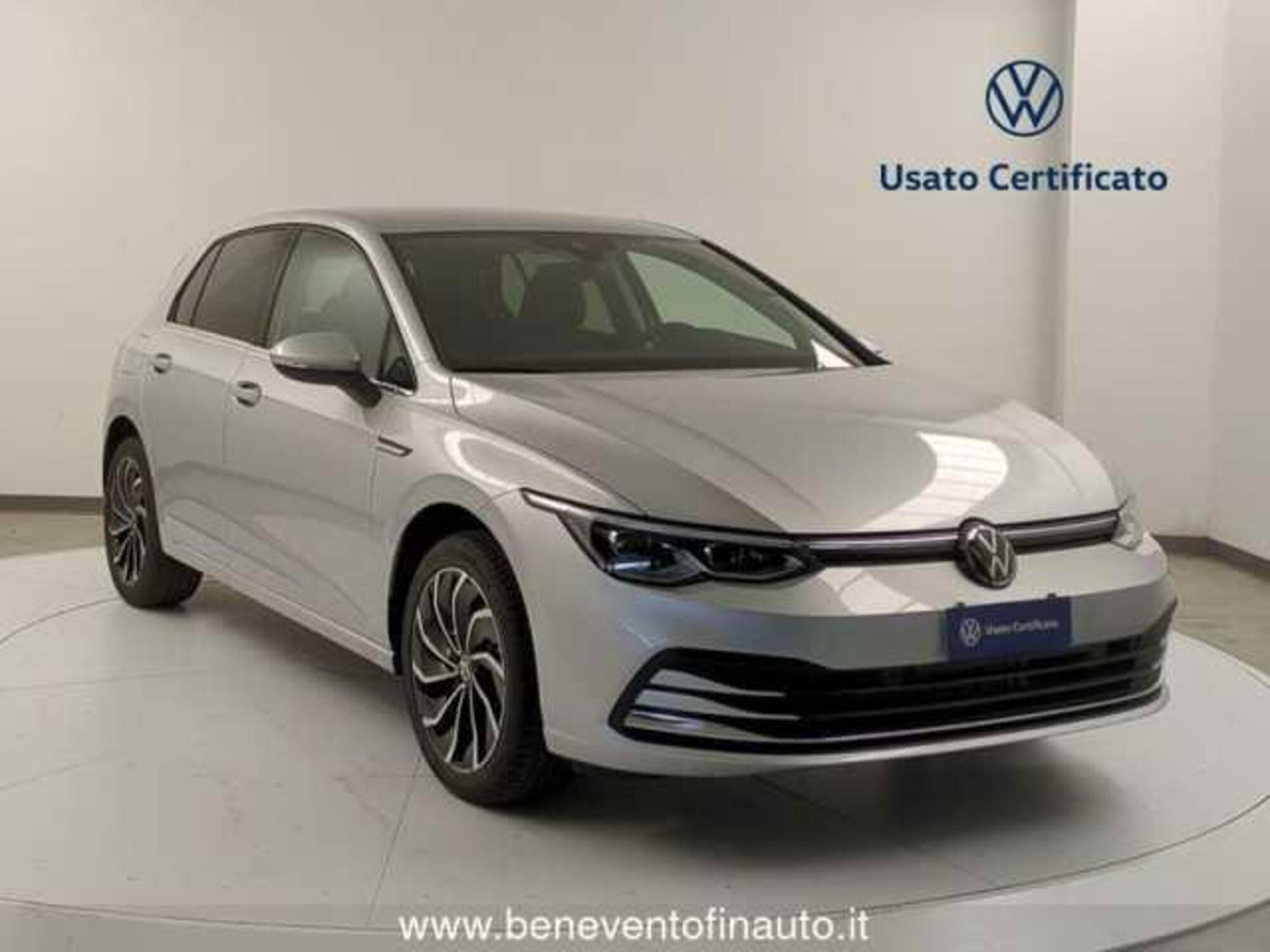 Volkswagen Golf 1.5 eTSI 130 CV EVO ACT DSG Life nuova a Pratola Serra