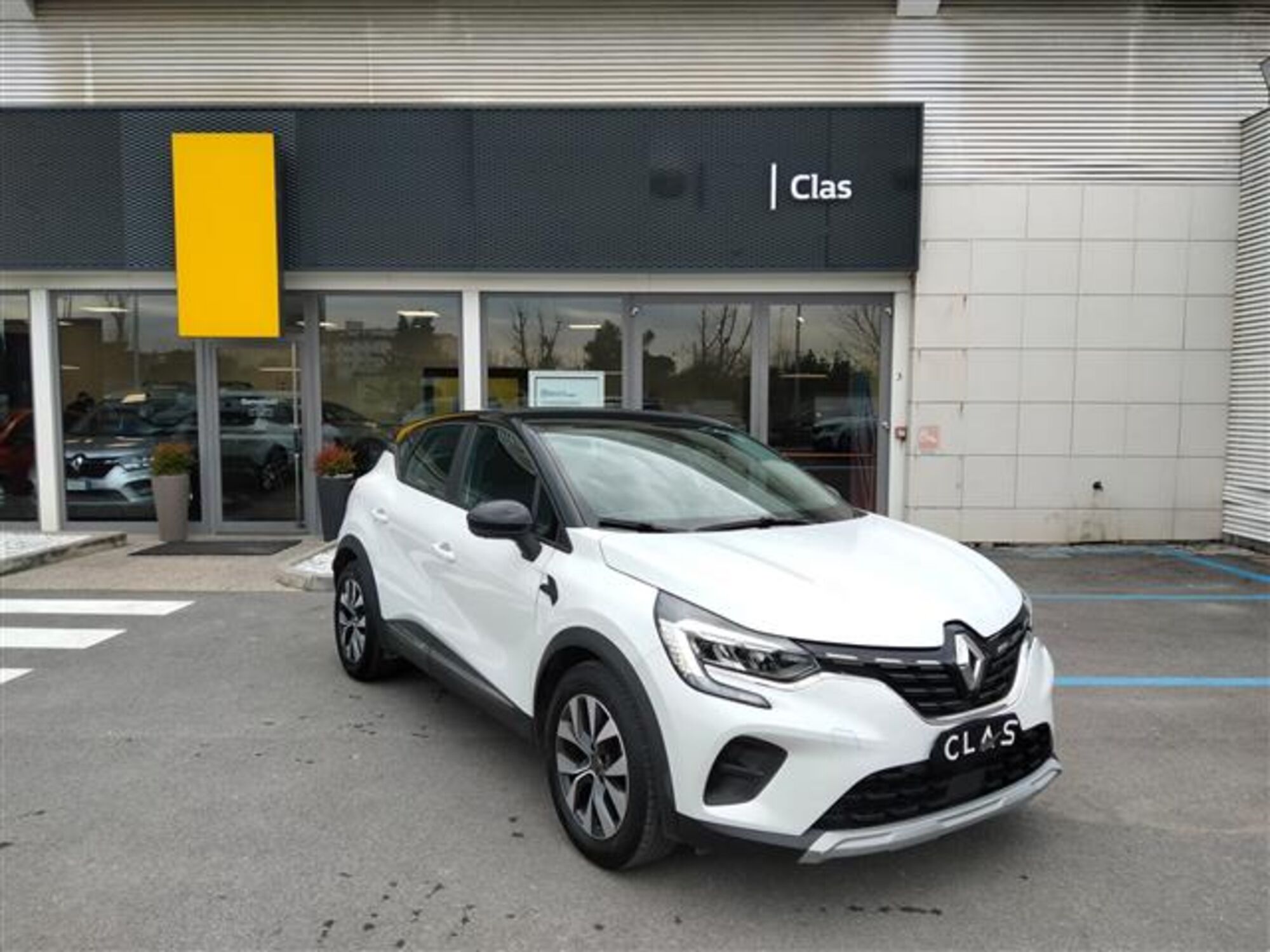 Renault Captur TCe 100 CV GPL FAP Zen  del 2021 usata a Livorno