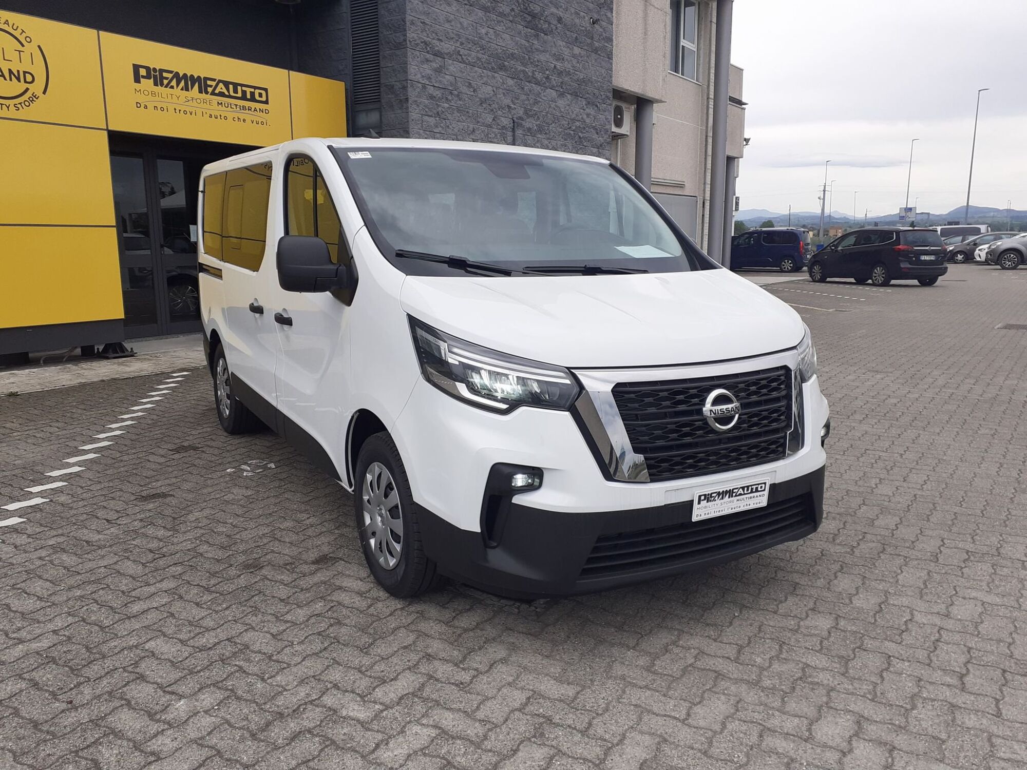 Nissan Primastar 2.0 dCi 150CV Aut PC-TN Bus nuova a Fidenza