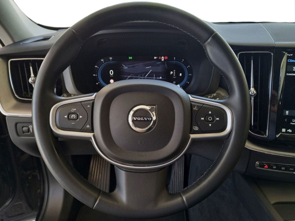 Volvo XC60 usata a Bari (9)