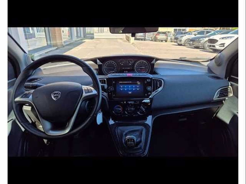 Lancia Ypsilon usata a Perugia (12)