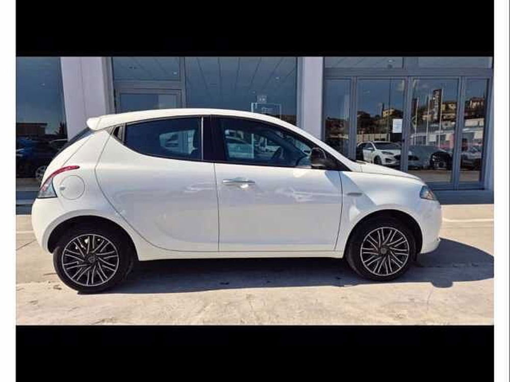 Lancia Ypsilon usata a Perugia (7)